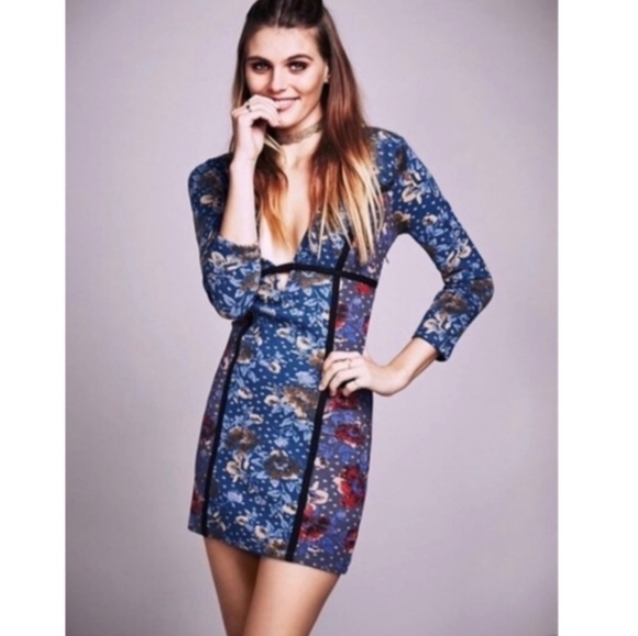 Free People Dresses & Skirts - Free People Bodycon Floral Dress Size 6